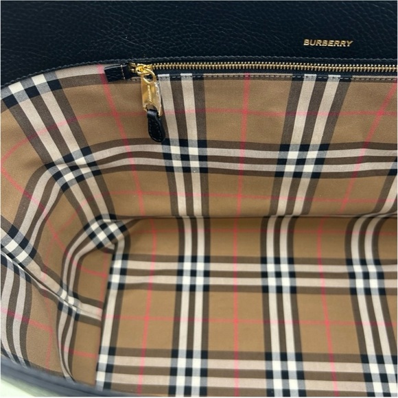 Women's Burberry pebble grain, leather check lined, - Picture 4 of 8